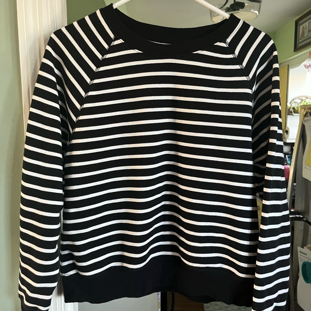 Old Navy Women's Black and White Striped Crewneck Sweater